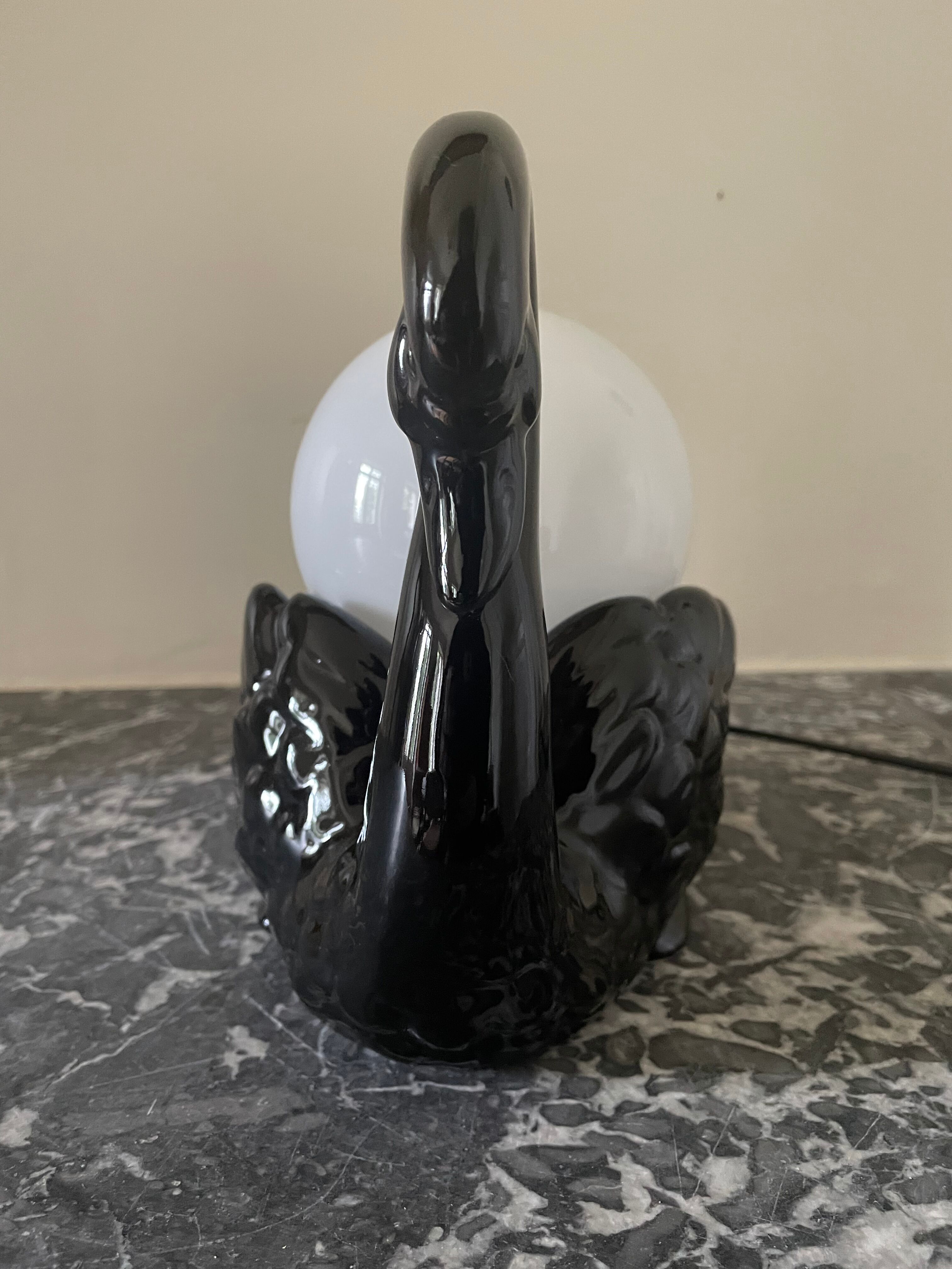 Black swan lamp