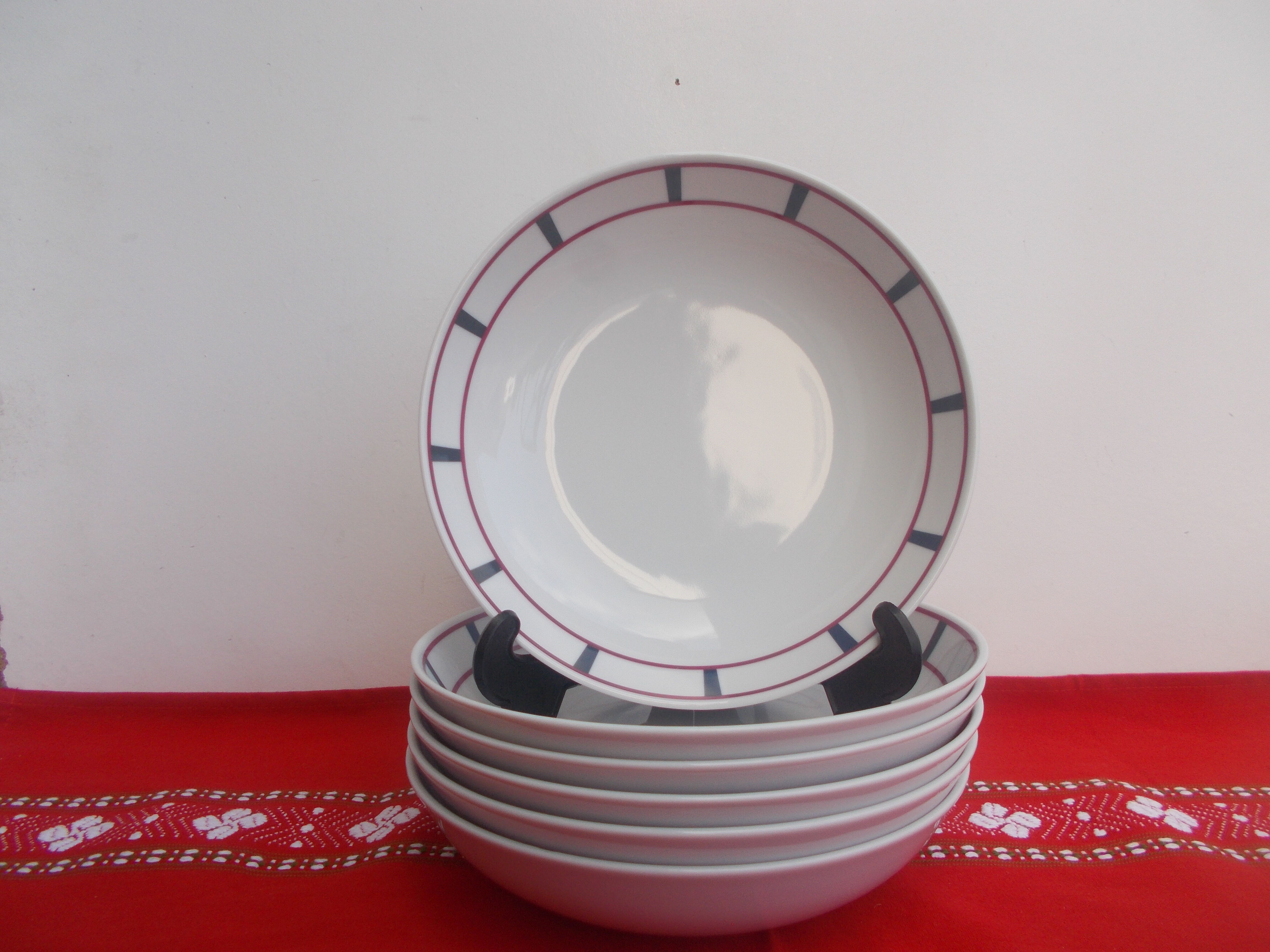 Tasse à Café Basque En Porcelaine - Bleu Et Rouge, Motif Traditionnel, Neuve