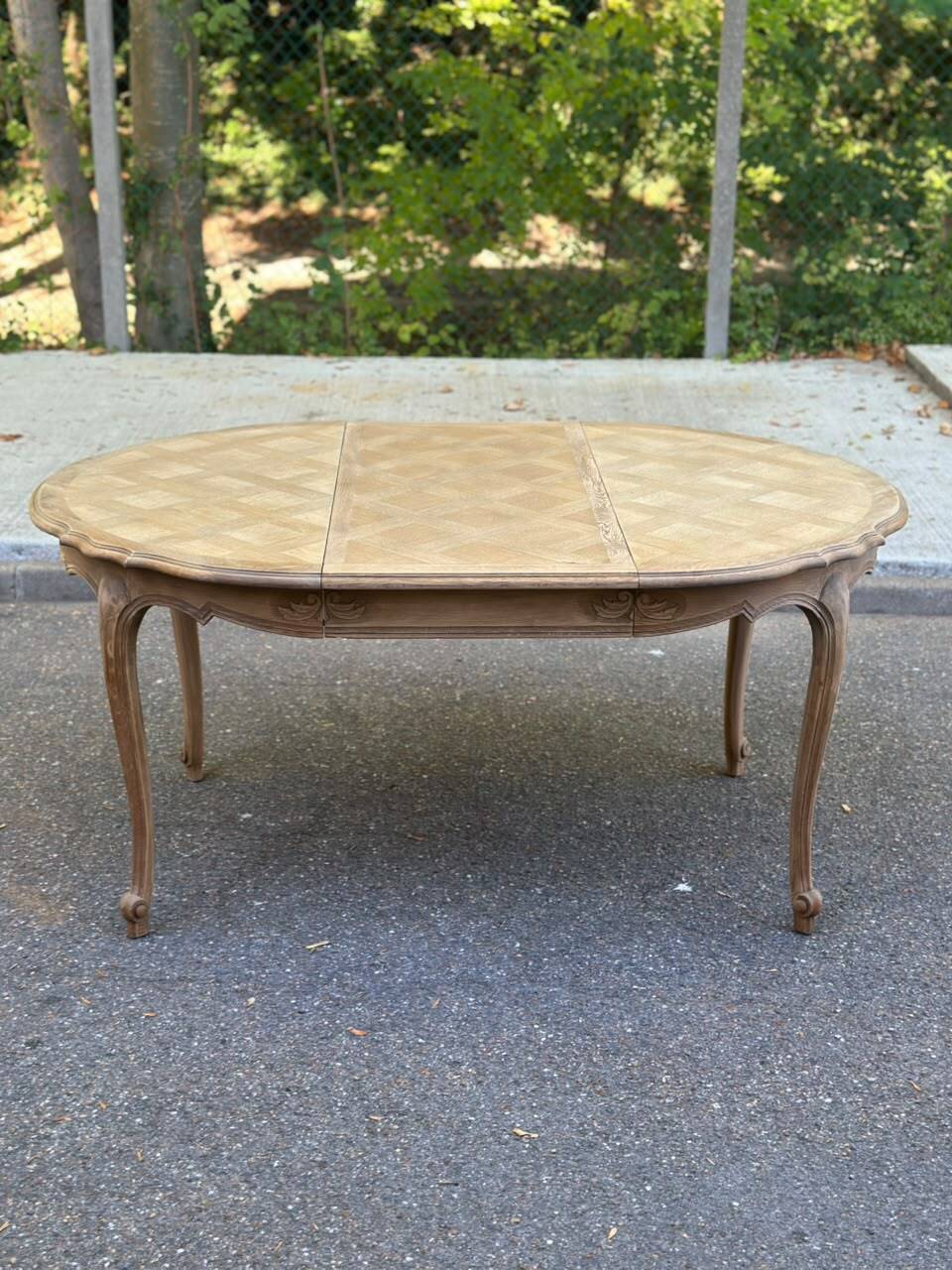 Round extendable dining table Louis XV stripped in solid oak 1950