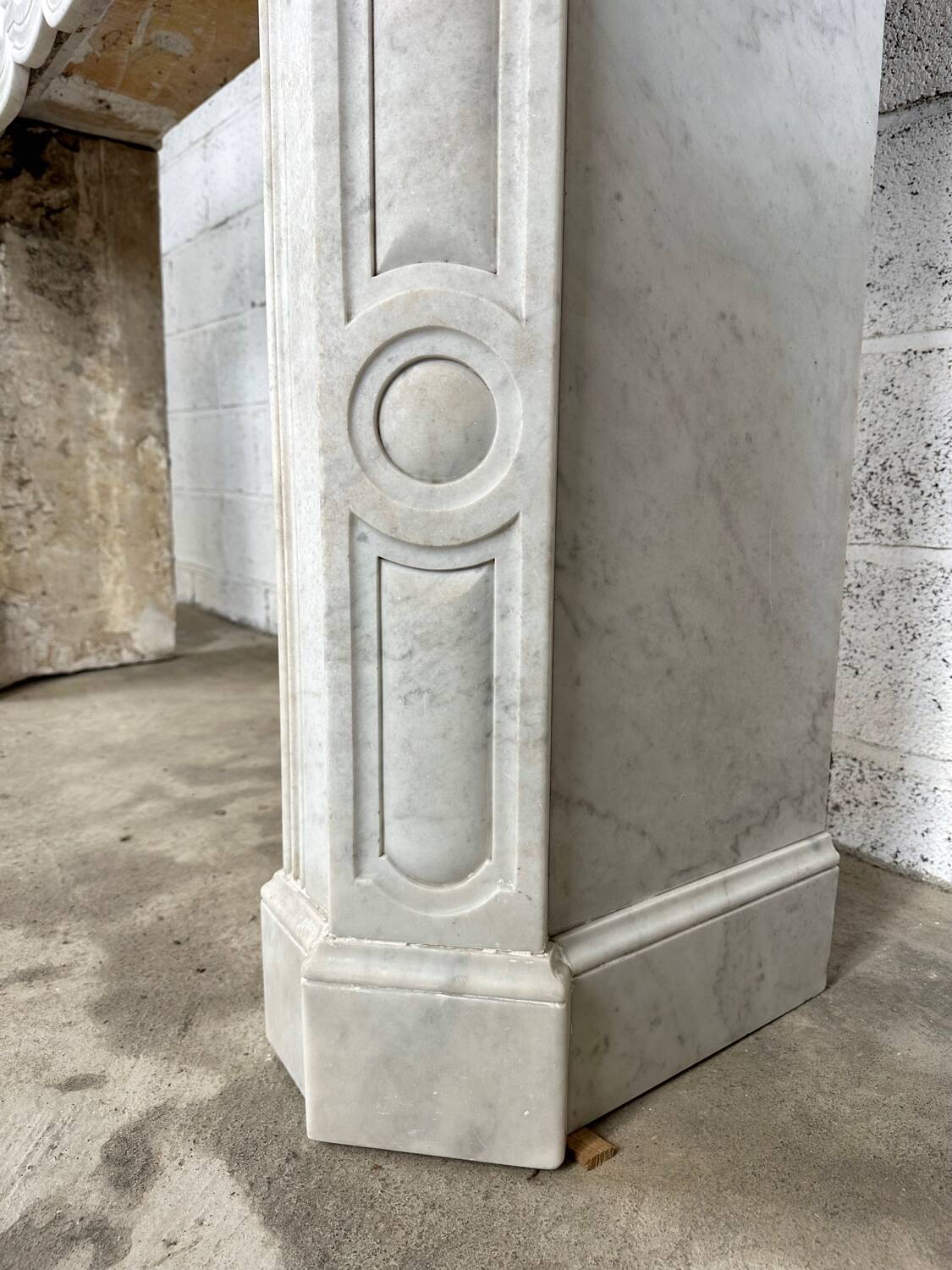 19th century white Carrara marble fireplace