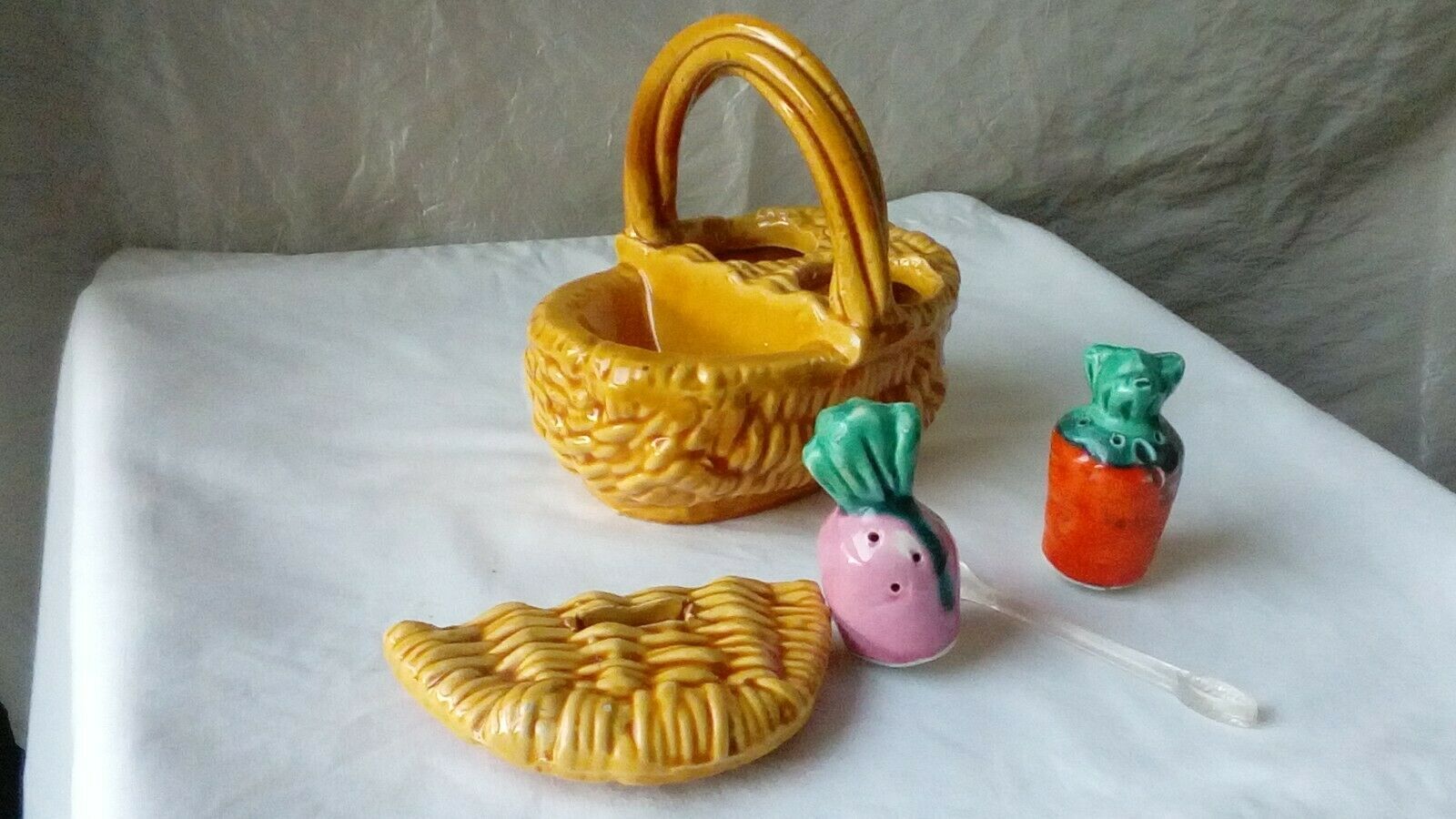Condiment service slurry basket saliere mustard style vallauris