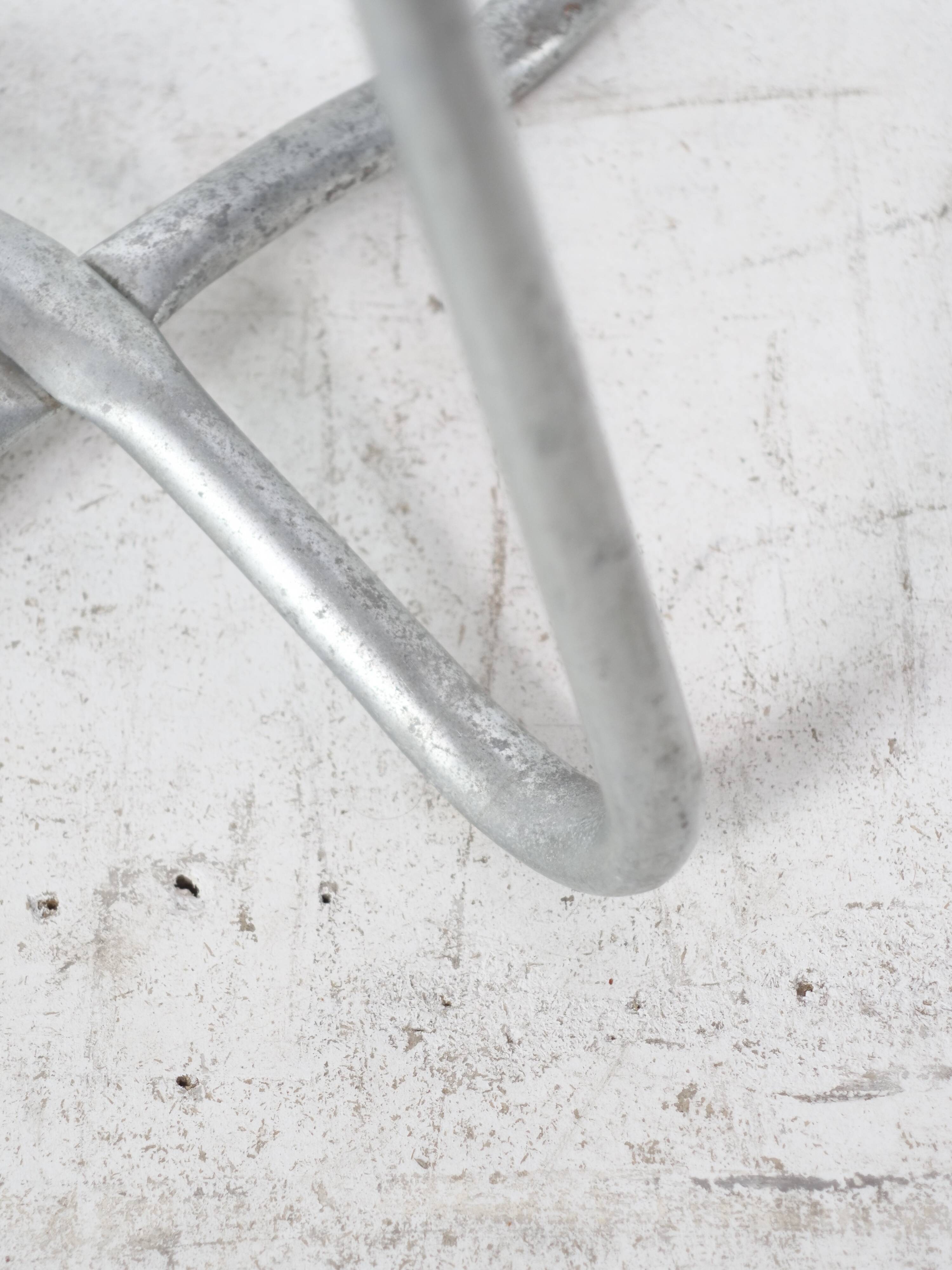 tubular design stool in aluminium cast