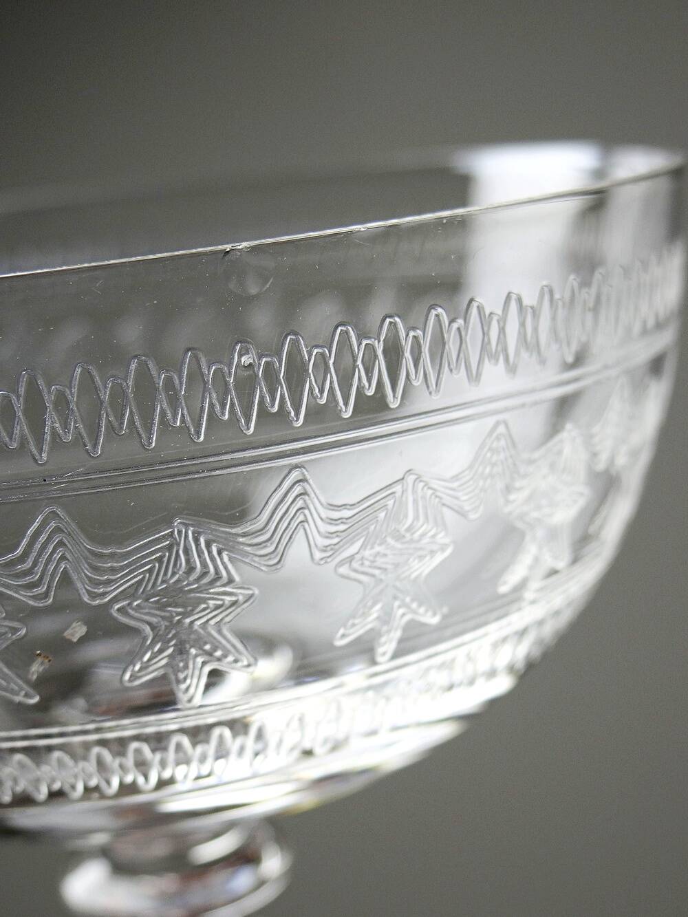 Set of 6 antique fine crystal champagne glasses, star engraved, 19th-20th century.