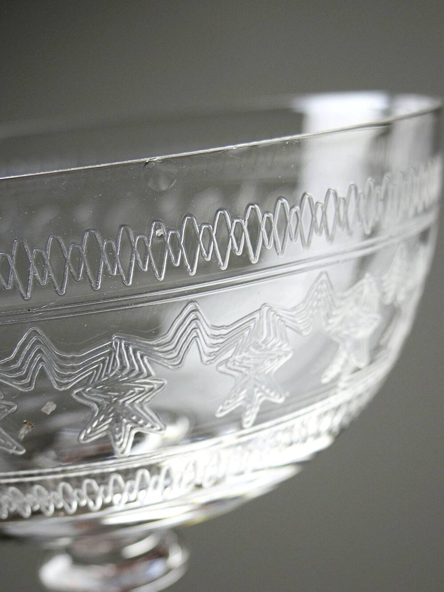 Set of 6 antique fine crystal champagne glasses, star engraved, 19th-20th century.