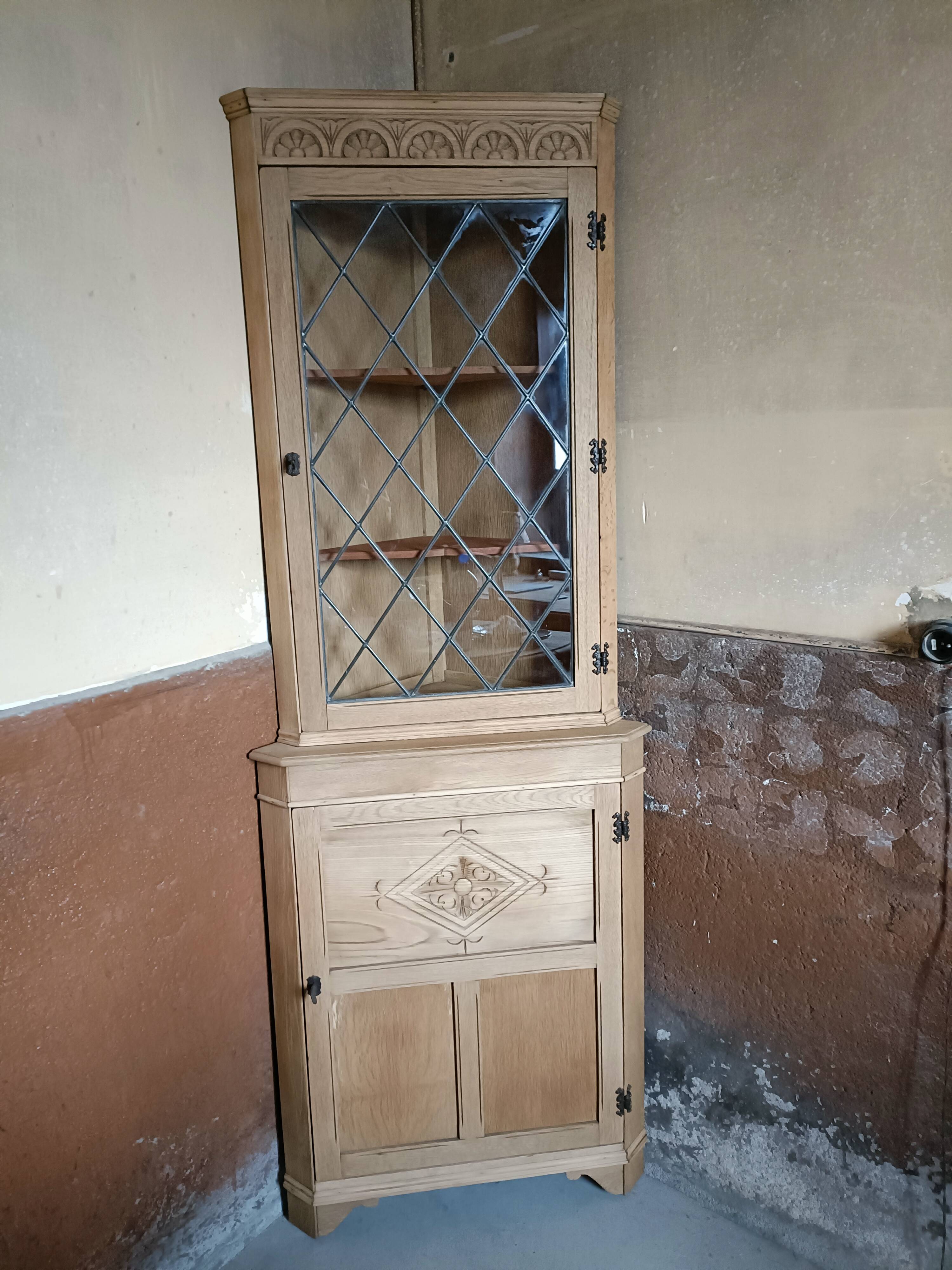 Renovated English corner library