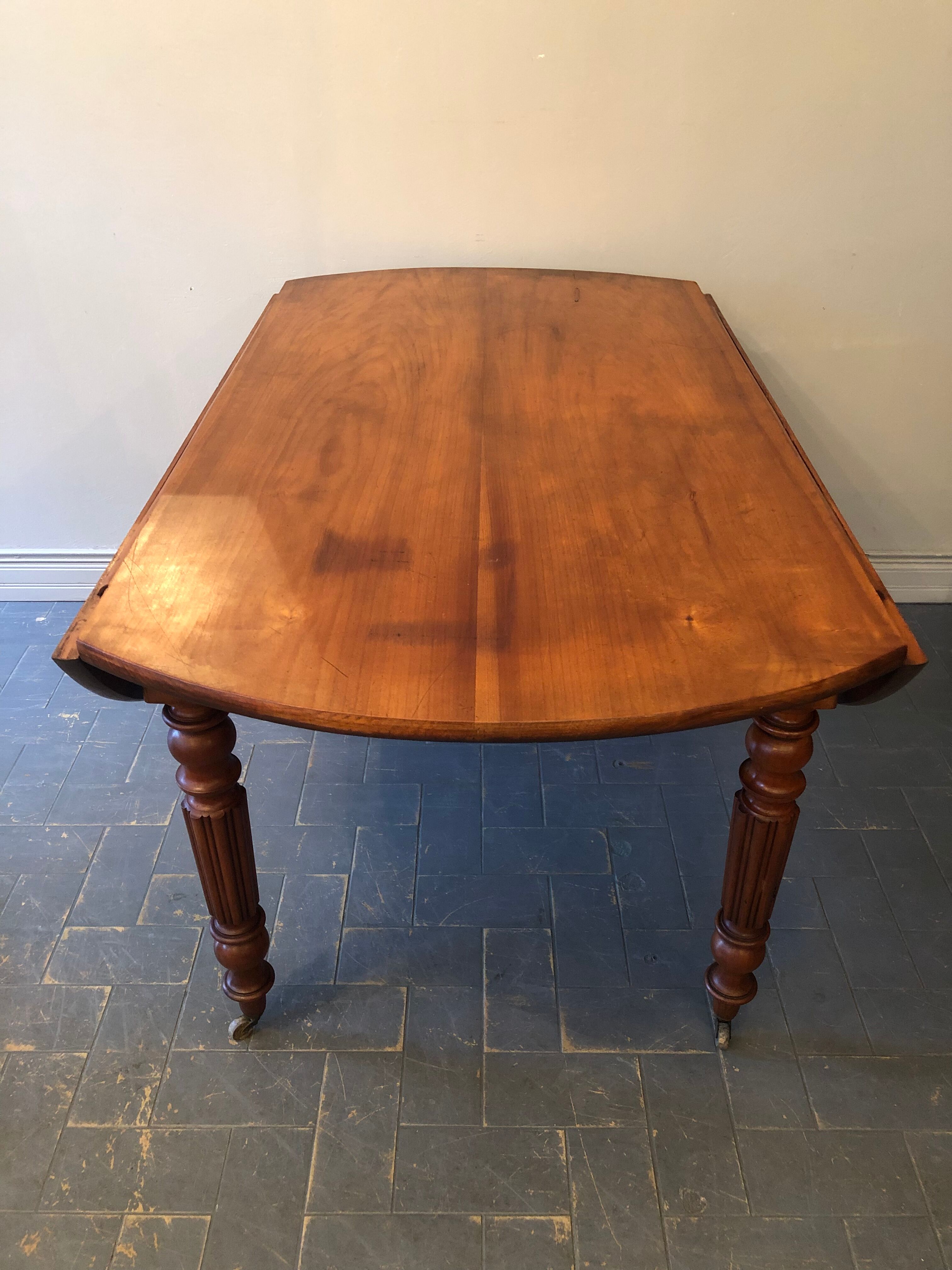 Round table with antique flaps