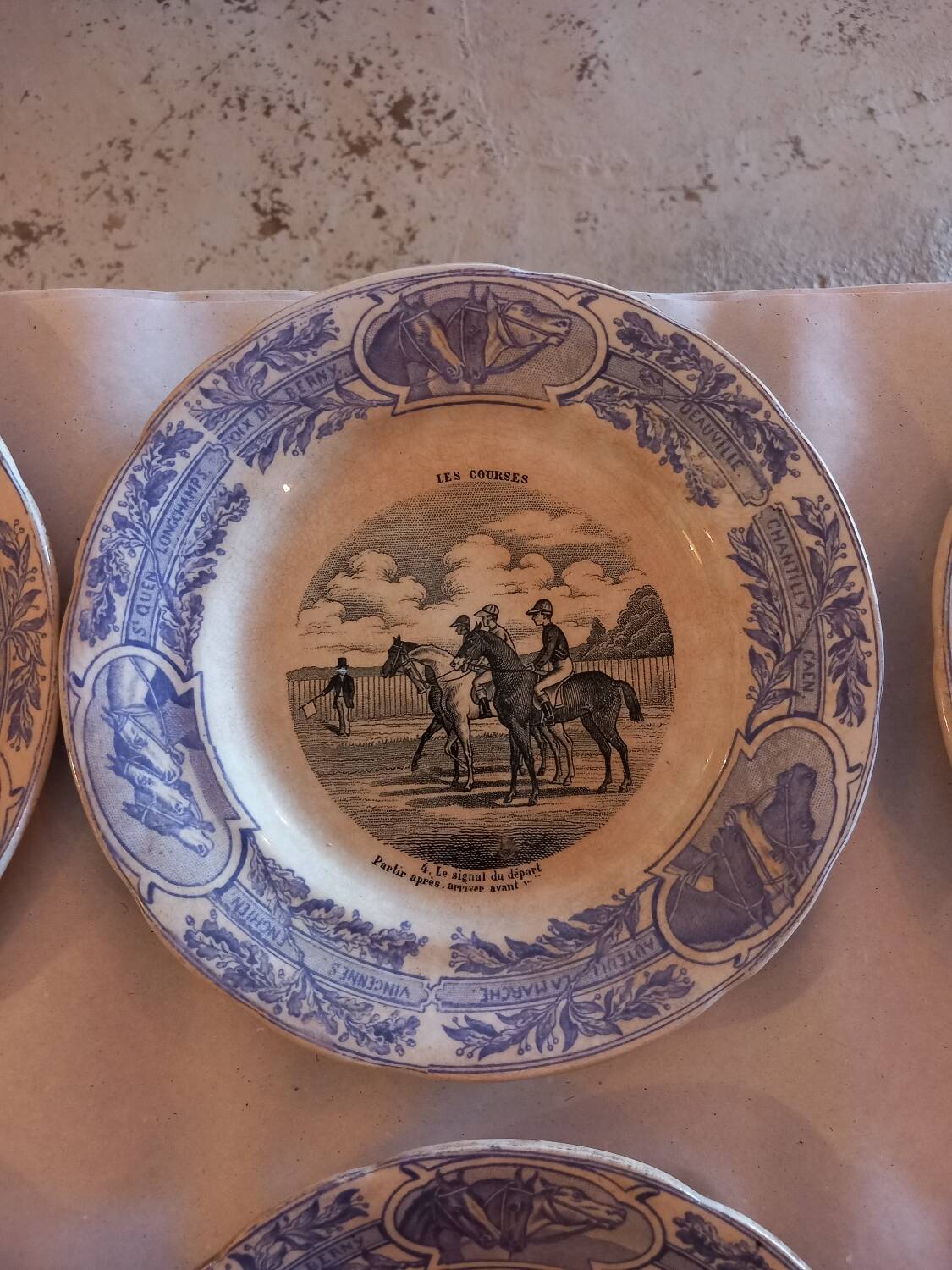 6 Talking plates. Old races
