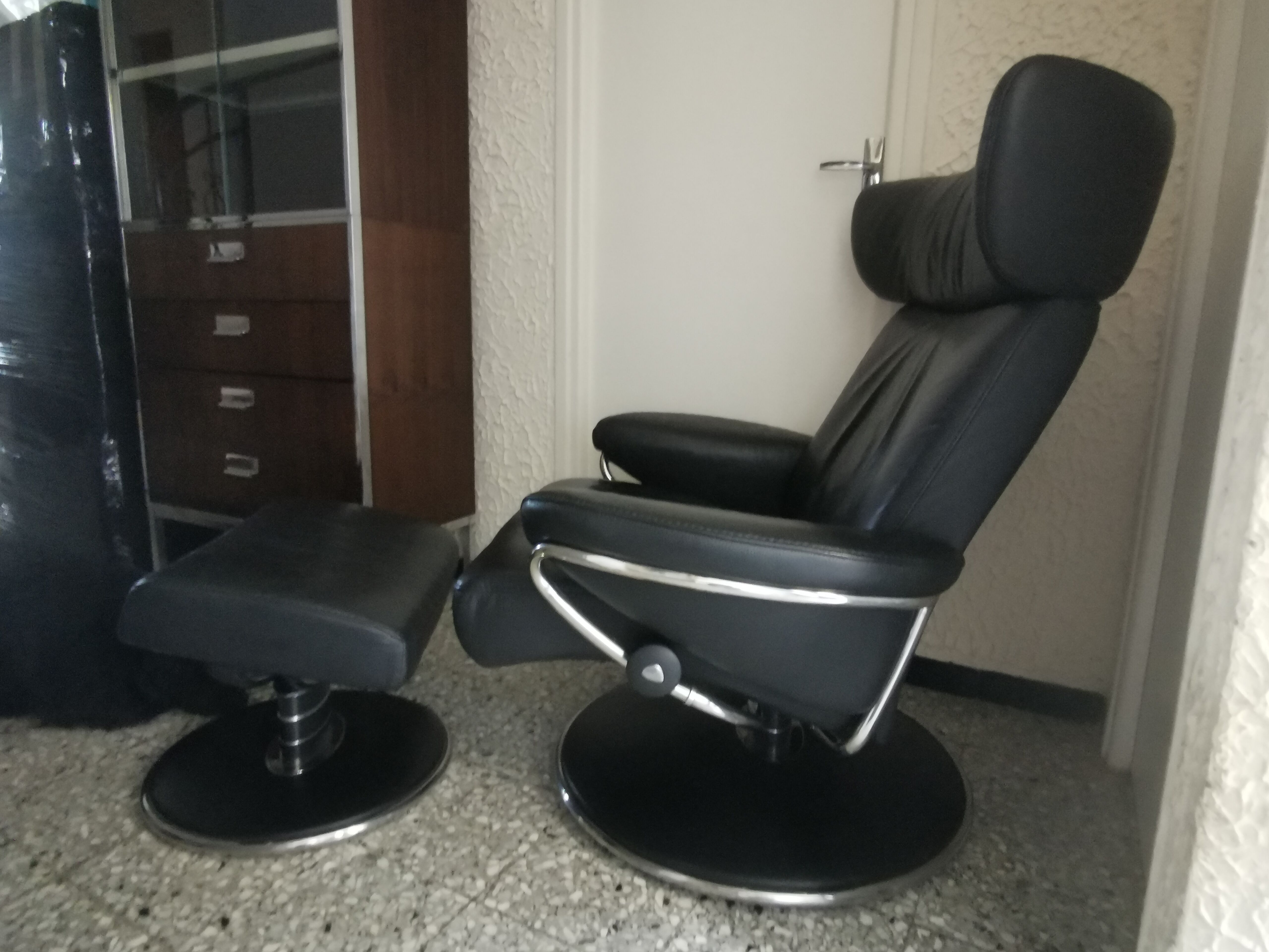 Stressless chair ekorness jazz grained leather and his foot rests