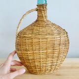 Viresa bottle in glass and wicker