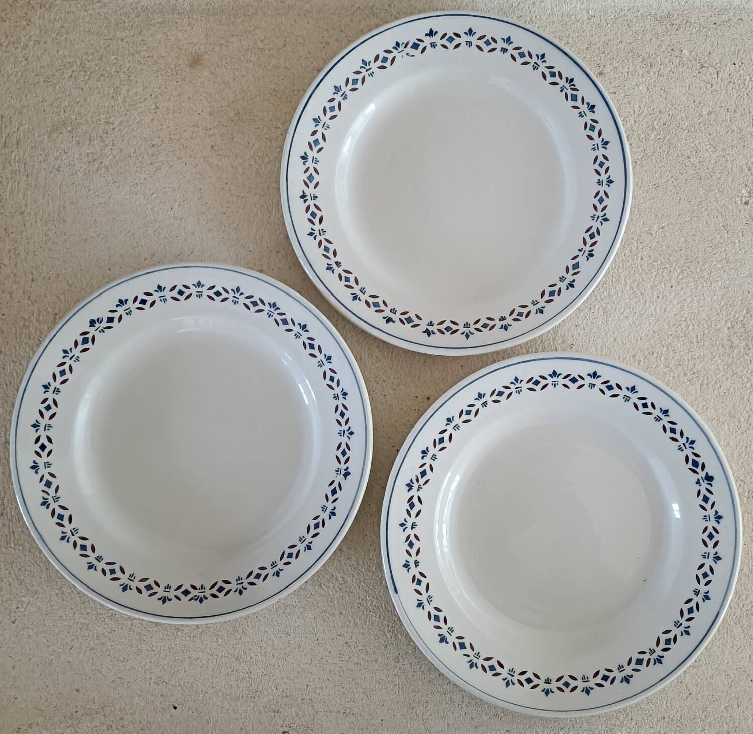 3 assiettes en faïence de Niverviller