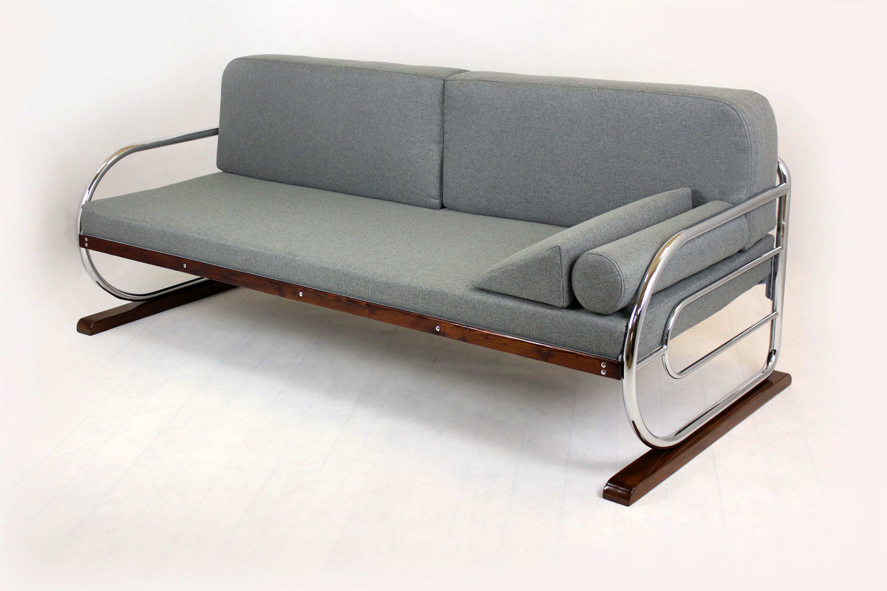 Bauhaus tubular chromed steel sofa from Hynek Gottwald, 1930s