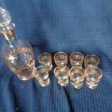 Service à liqueur composé d'une carafe et de 8 verres dorés