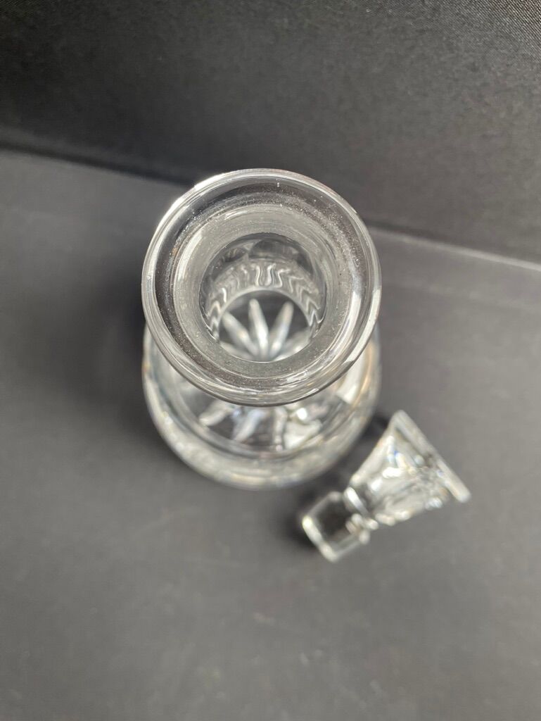 Cut crystal decanter - XXth