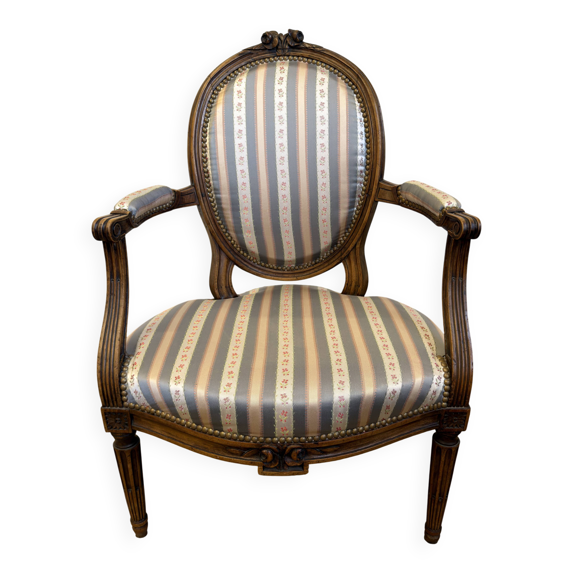 Fauteuil cabriolet médaillon de style Louis XVI