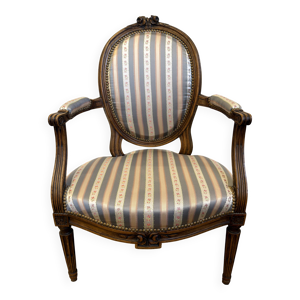 Fauteuil cabriolet médaillon