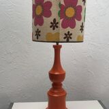 Lampe orange et abat-jour motif fleuri années 1970