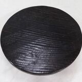 Table basse ronde à trépied brutaliste en chêne massif teinté des années 1970
