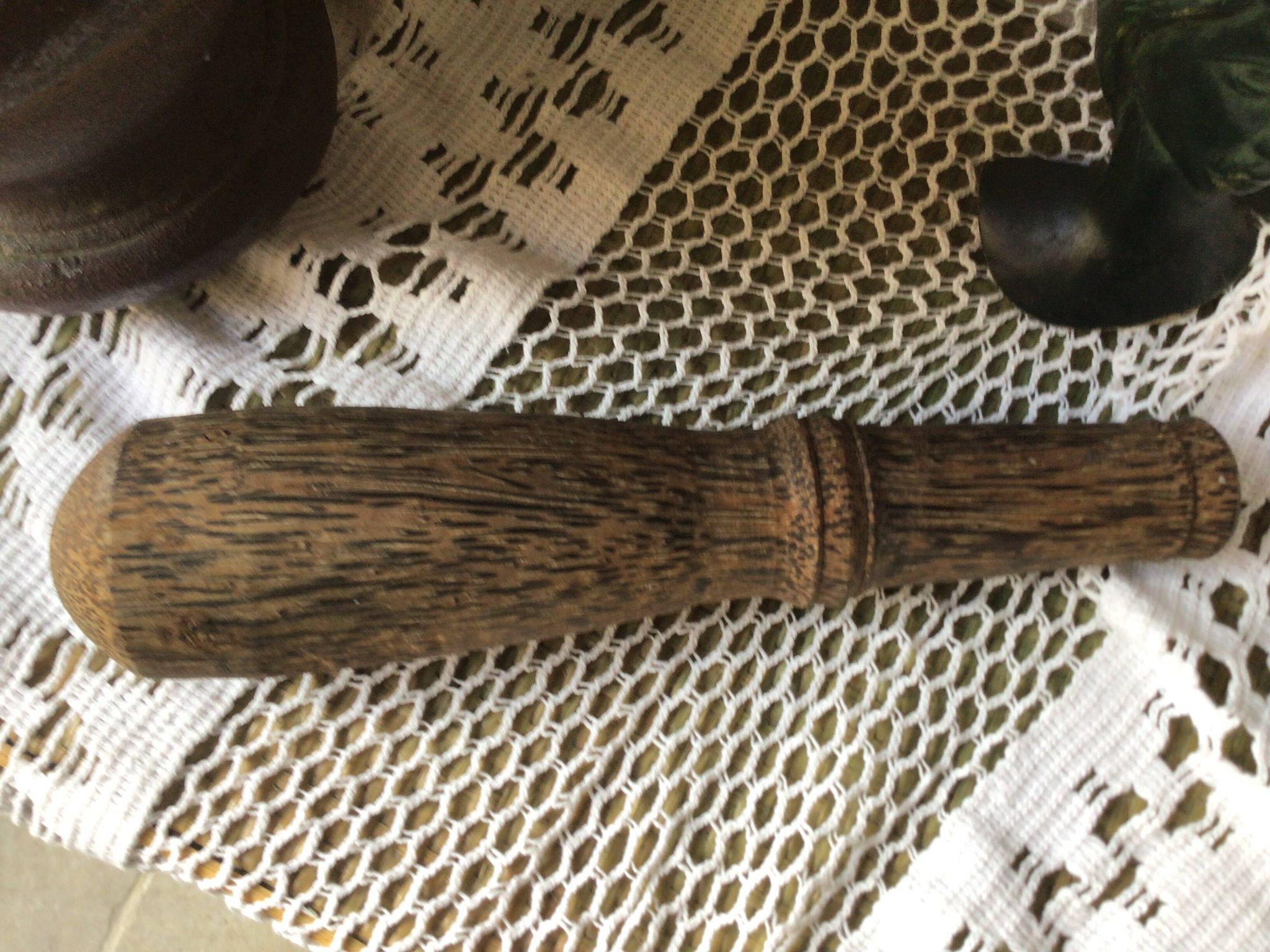 Mortier en fonte et pilon en bois