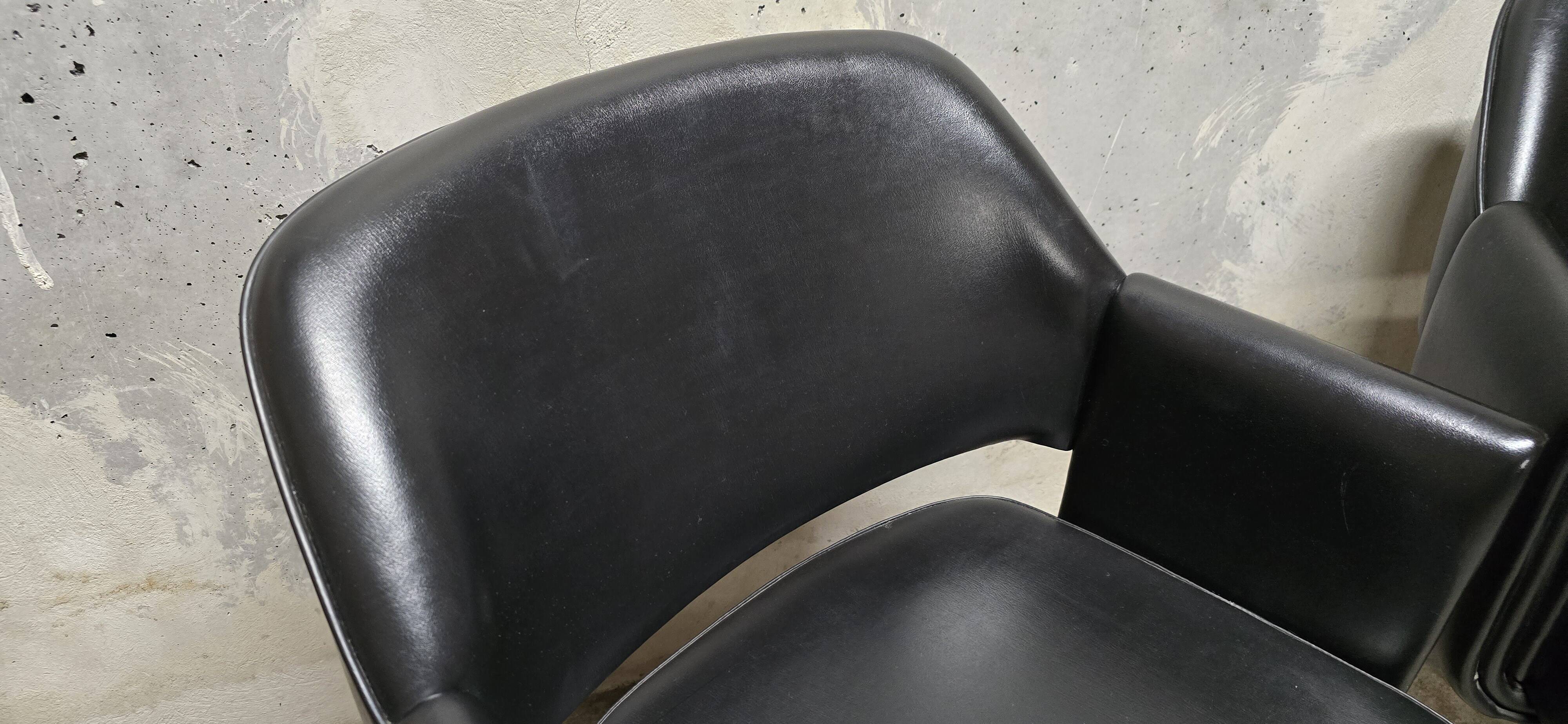 Pair of Deauville model armchairs for Airborne 1960