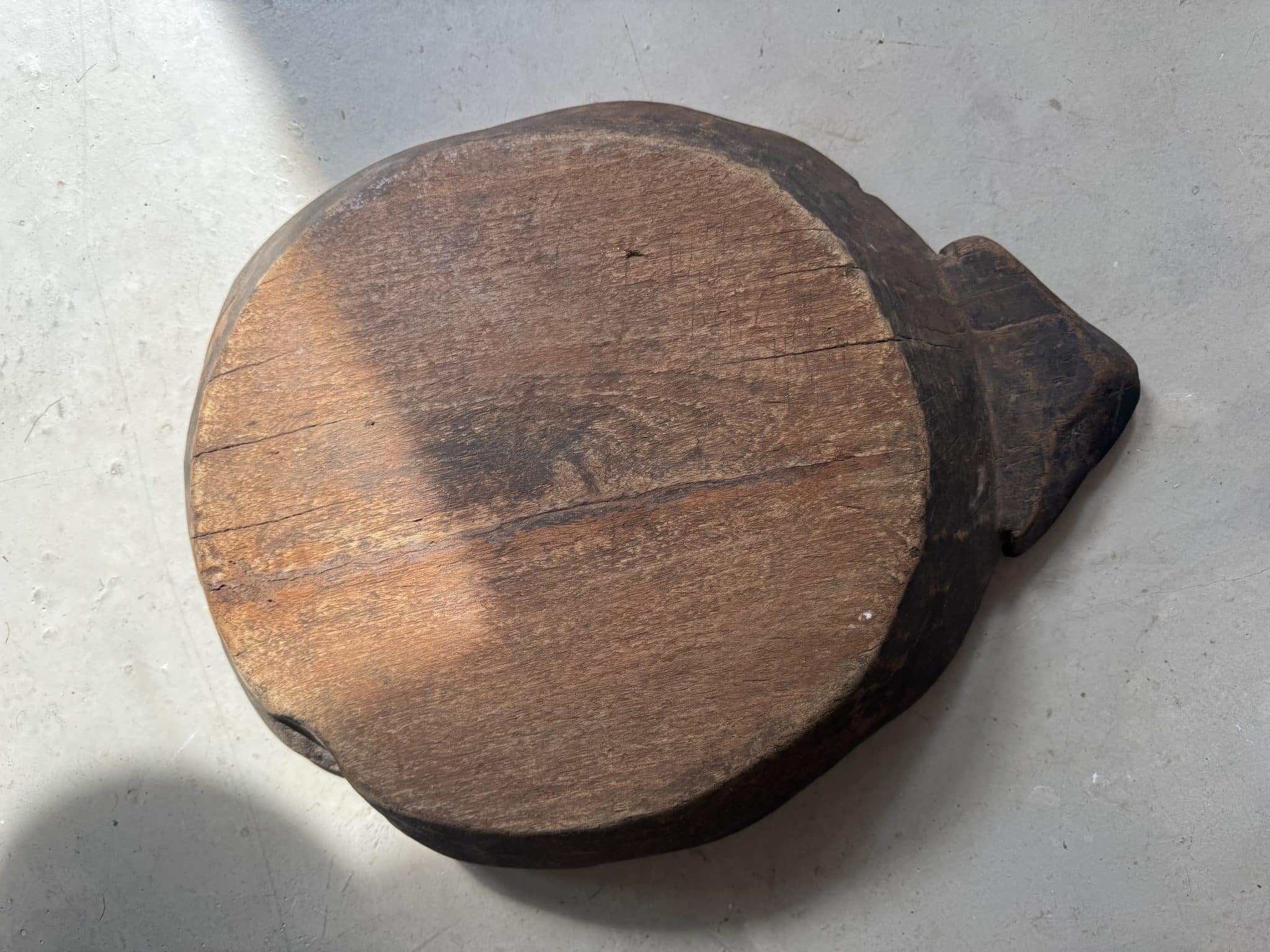 Ancient Indian plateau carved from solid wood "Rosette"