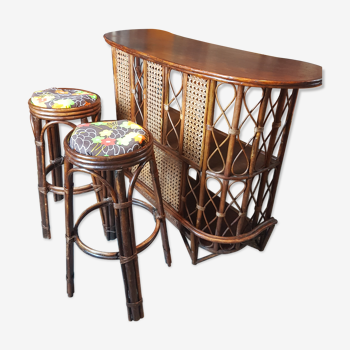 Rattan bar with stools