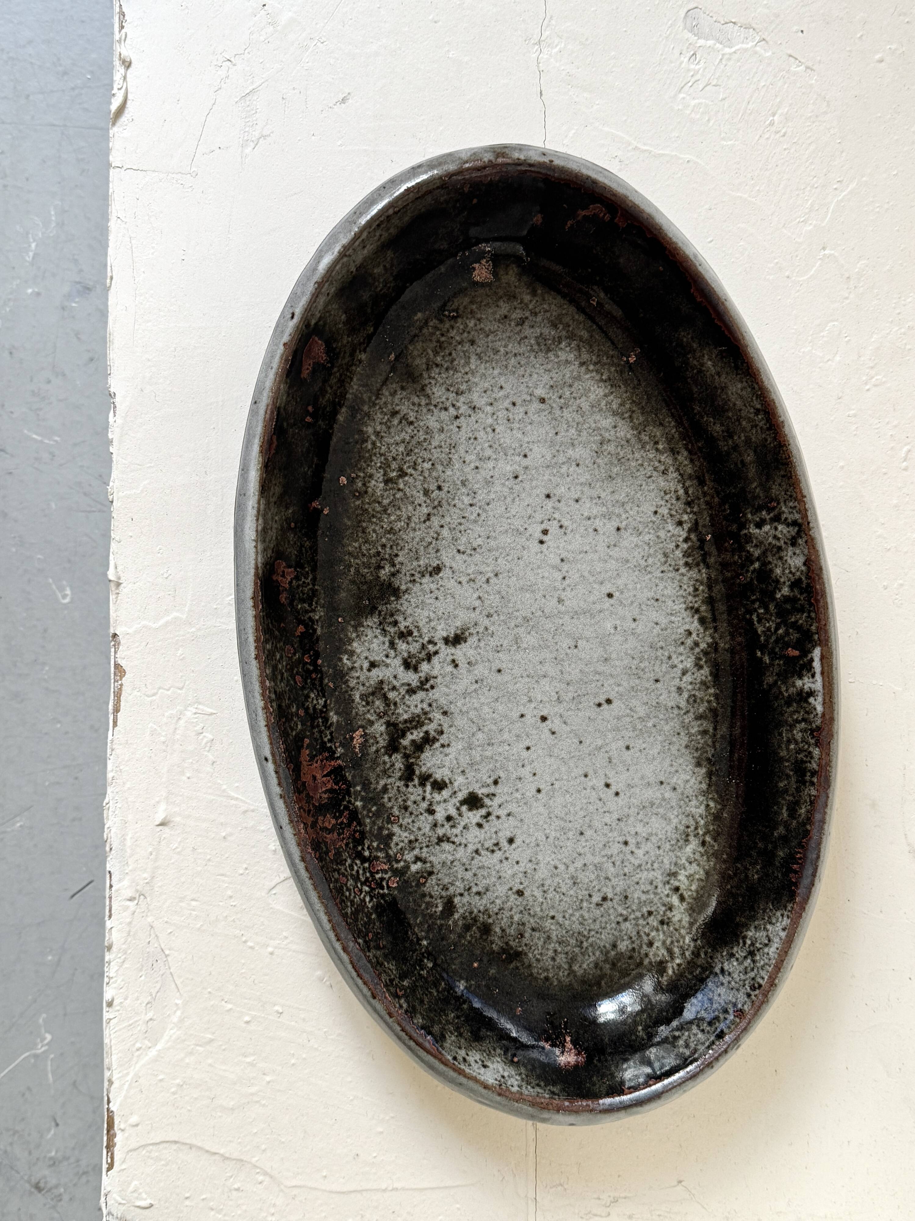 Large glazed stoneware dish from Loir, enamelled & signed, Chantal & Thierry Robert 1970.