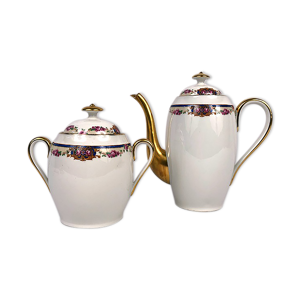 Ensemble d'une cafetière - porcelaine