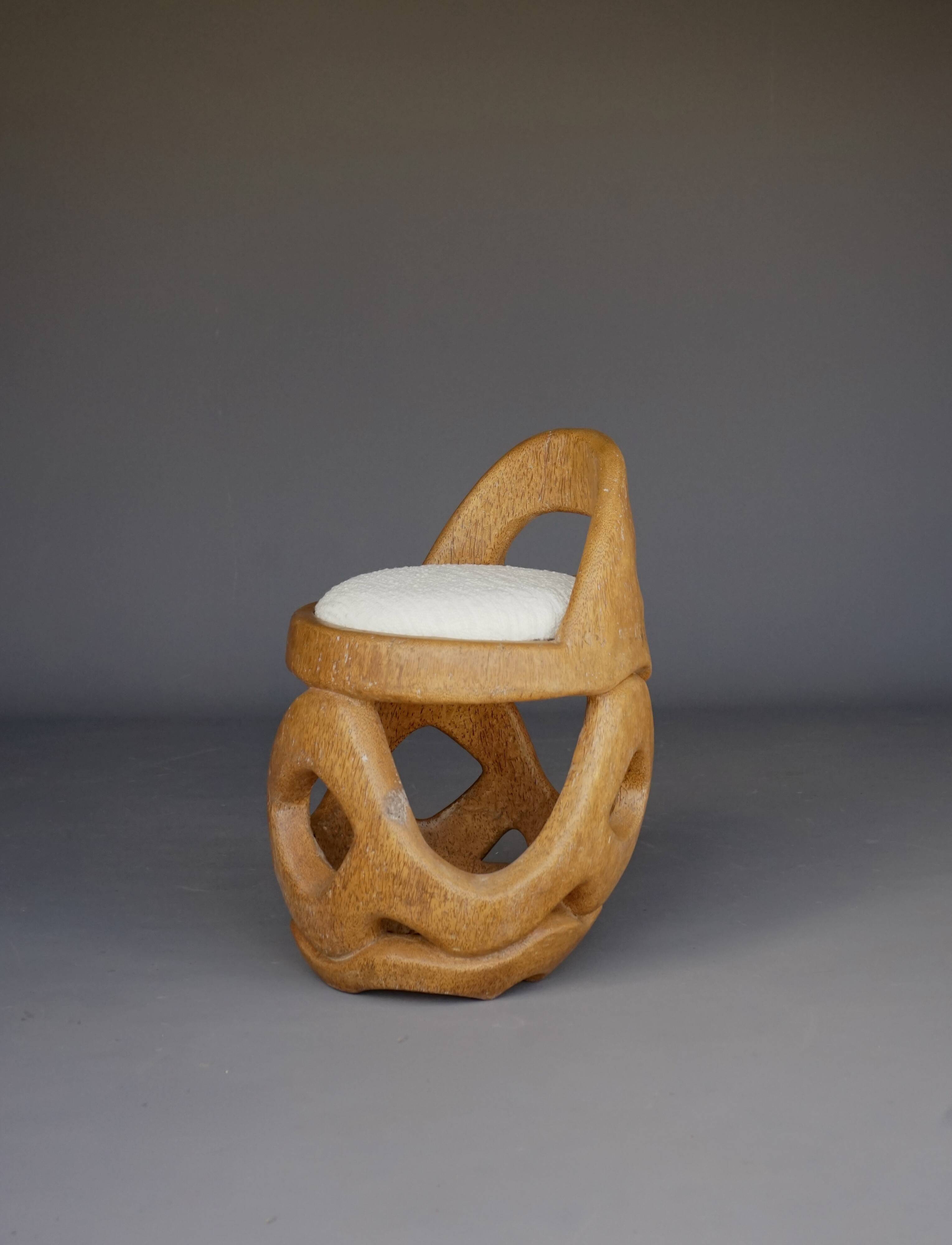 Chaise d'appoint en bois de palmier sculpté à la main, années 1970