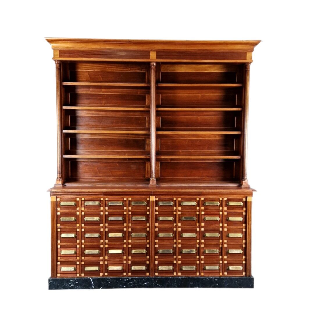 Grand cabinet d’apothicaire Art Déco en acajou et marbre, 1909