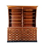 Grand cabinet d’apothicaire Art Déco en acajou et marbre, 1909