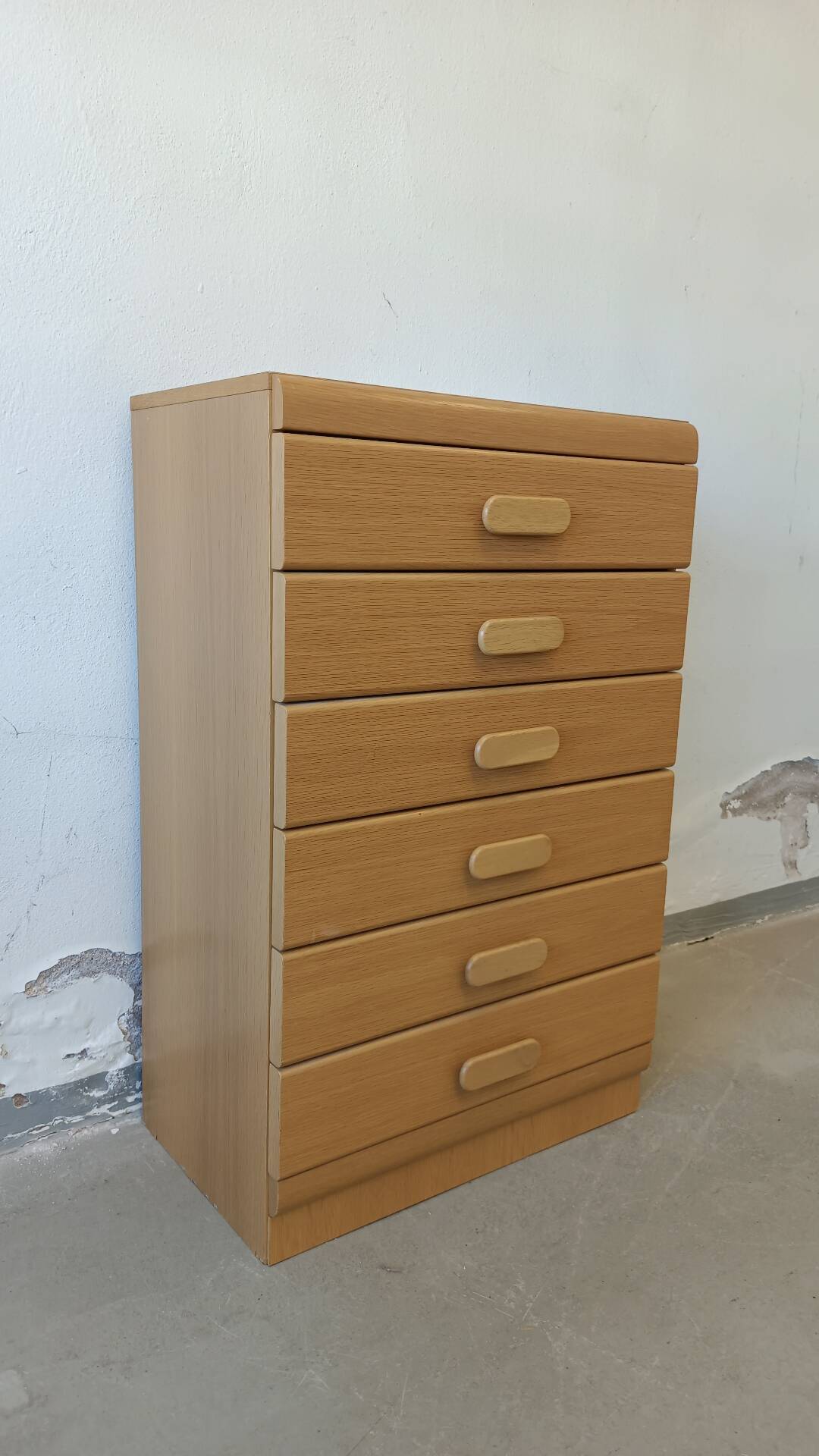 Chest of drawers with 6 drawers