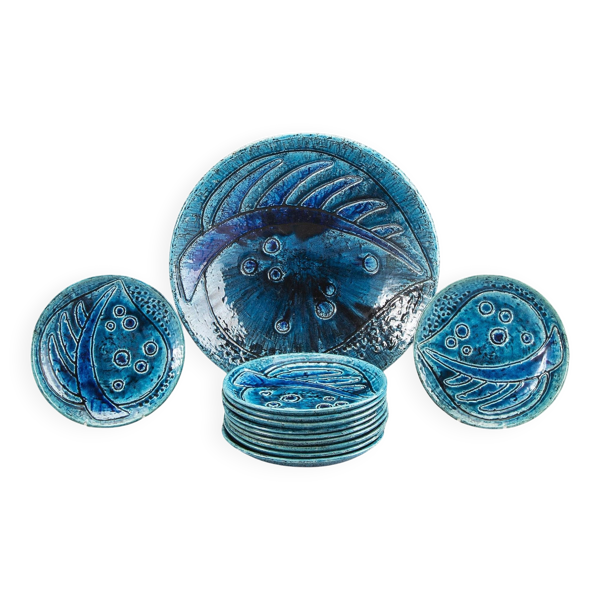 Un bol en grès et 11 assiettes par Charlotte Hamilton, Suède, 1970, Signé
