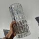 Vase en verre épais transparent