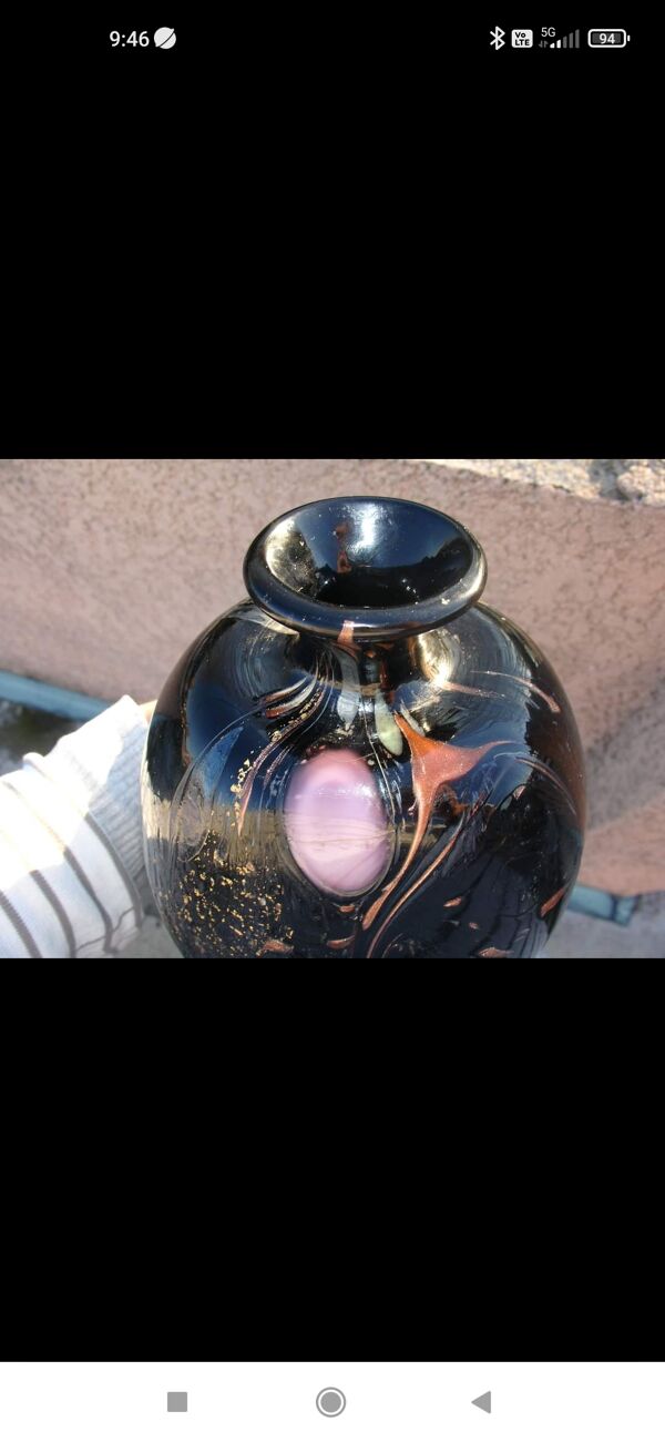 vase en pate de verre multicouche noir et inclusion d'or et autres couleurs signé par Bob le Bleïs