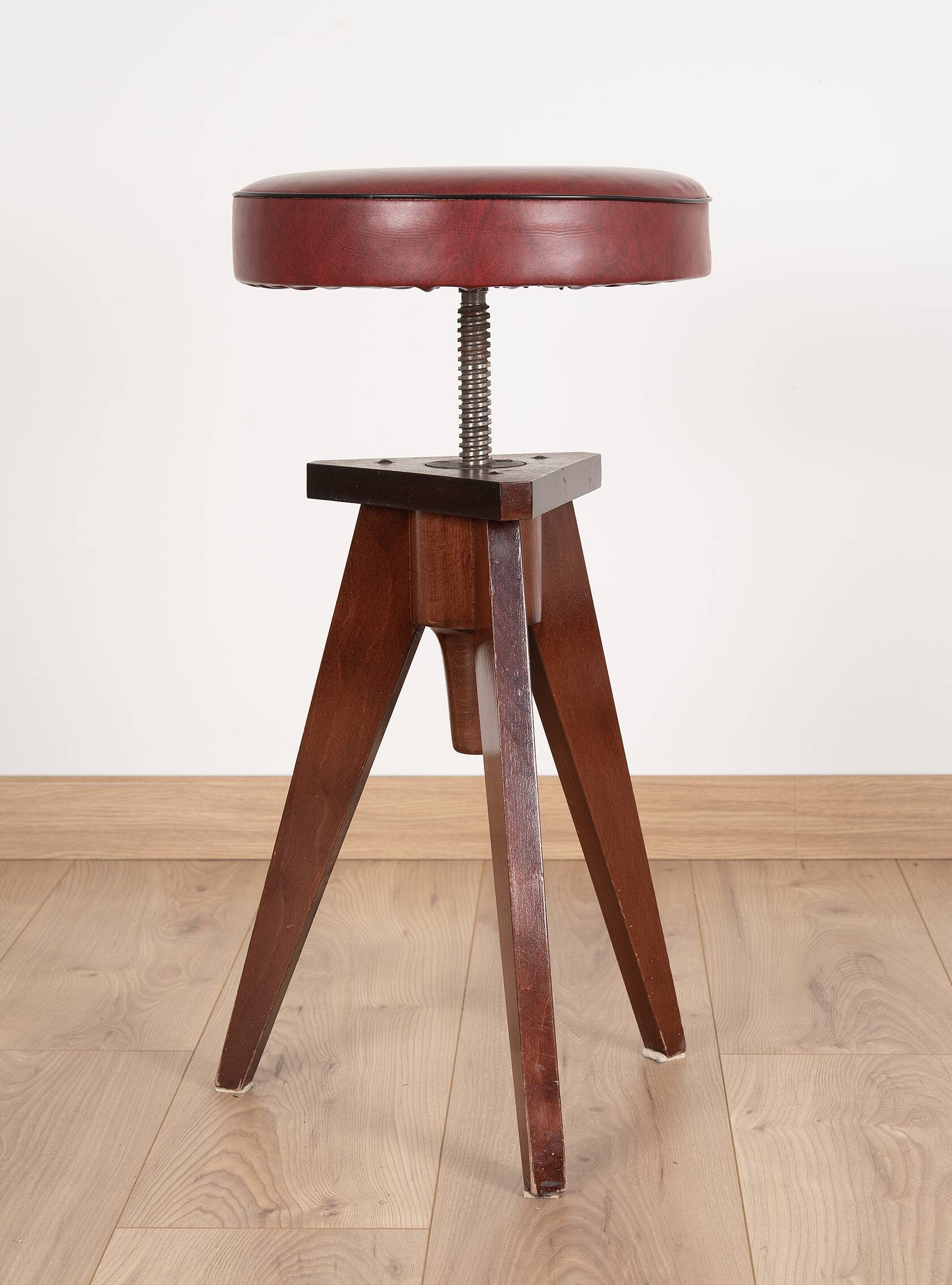 Adjustable piano stool. German design, Reiner Modell