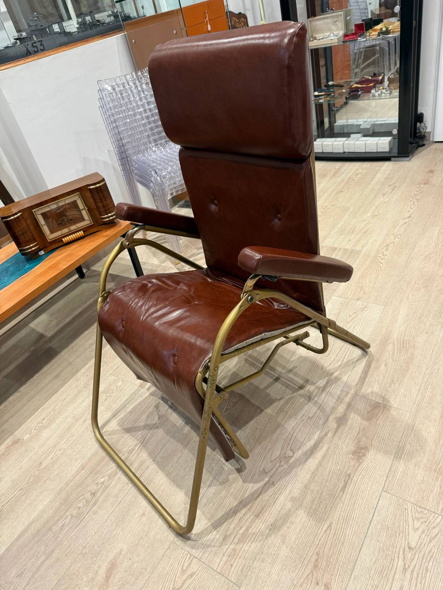 Reclining armchair in brown leather with tubular frame – Italy – 1960s/1970s