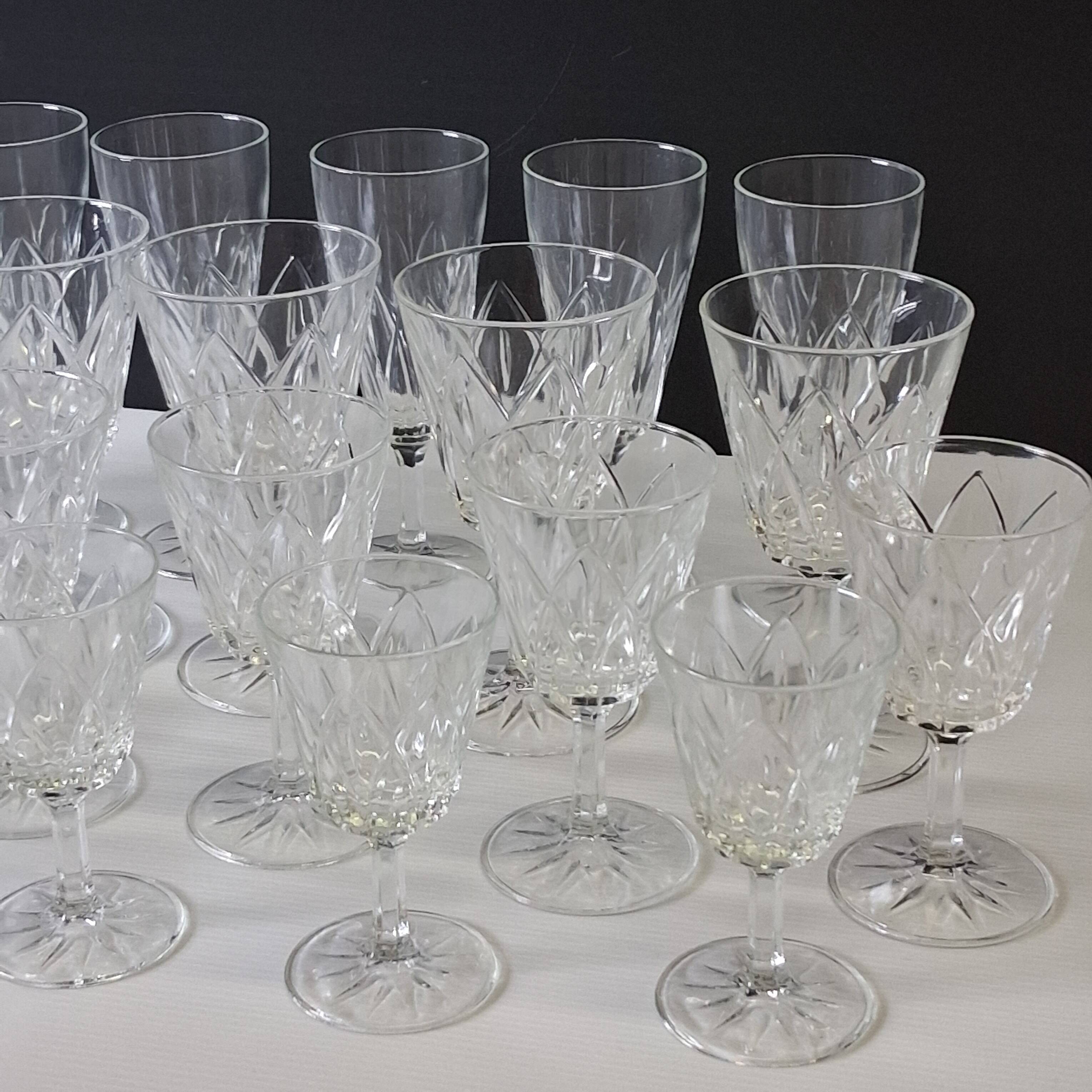 6 champagne flutes from VMC Reims in very good condition.