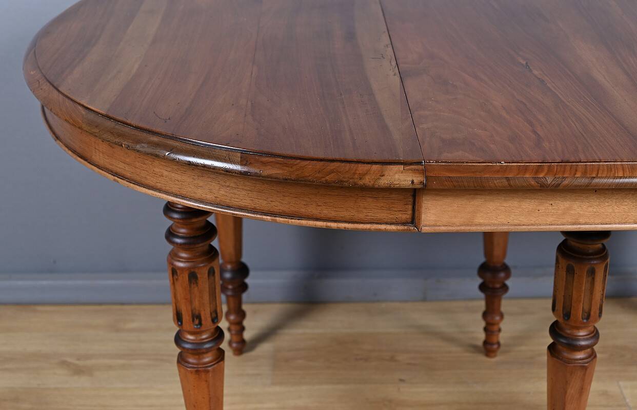 Extendable Walnut Table, Louis-Philippe Style – Late 19th Century