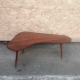 Boomerang tripod table