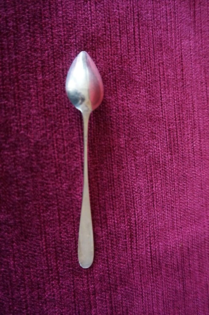 Set of 12 silver teaspoons.
