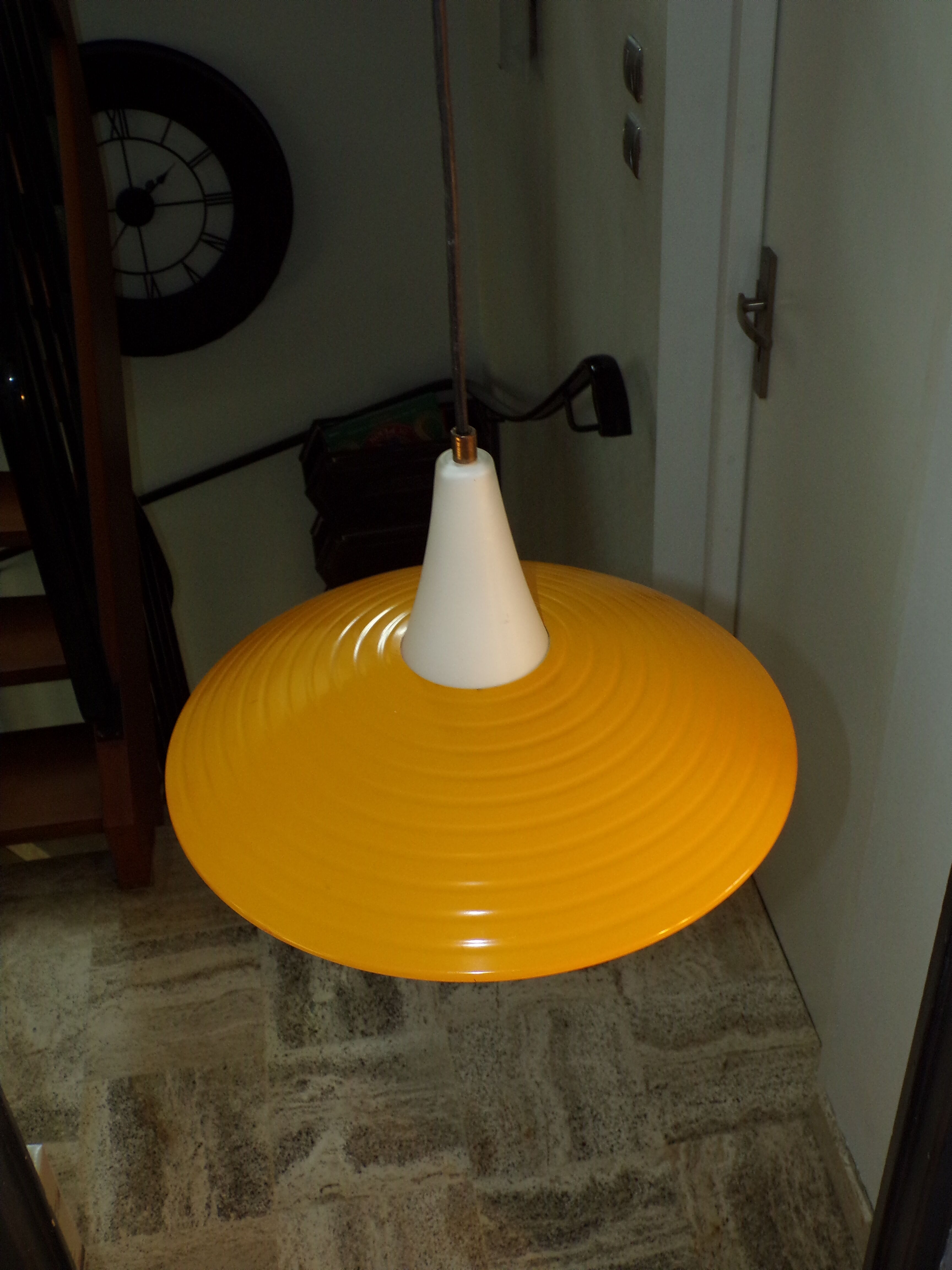 Frosted opaline drop suspension