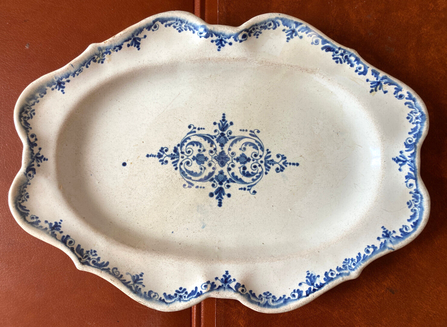 Flat oblong faience eighteenth - blue camaieu
