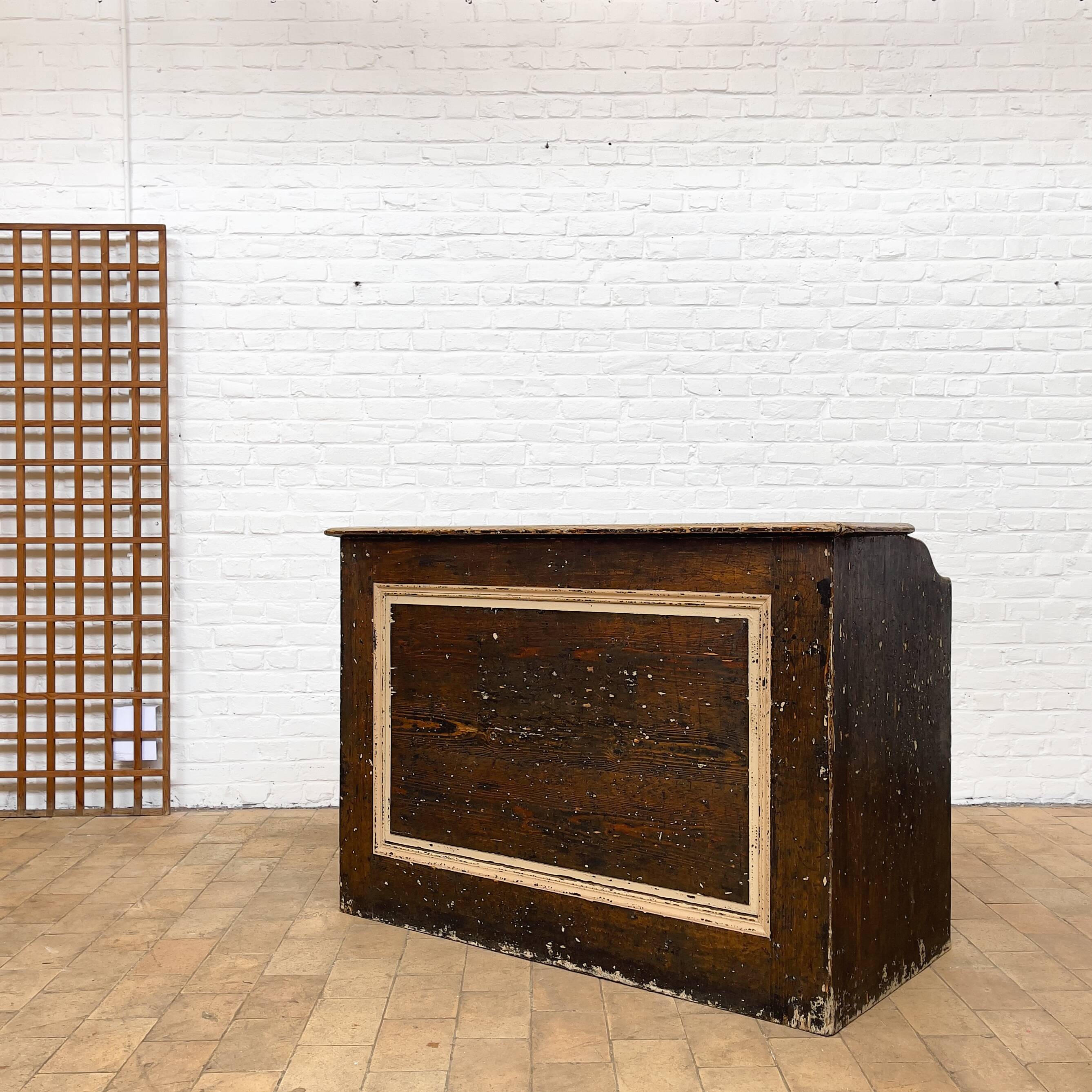 Ancien comptoir de magasin en bois début XXème