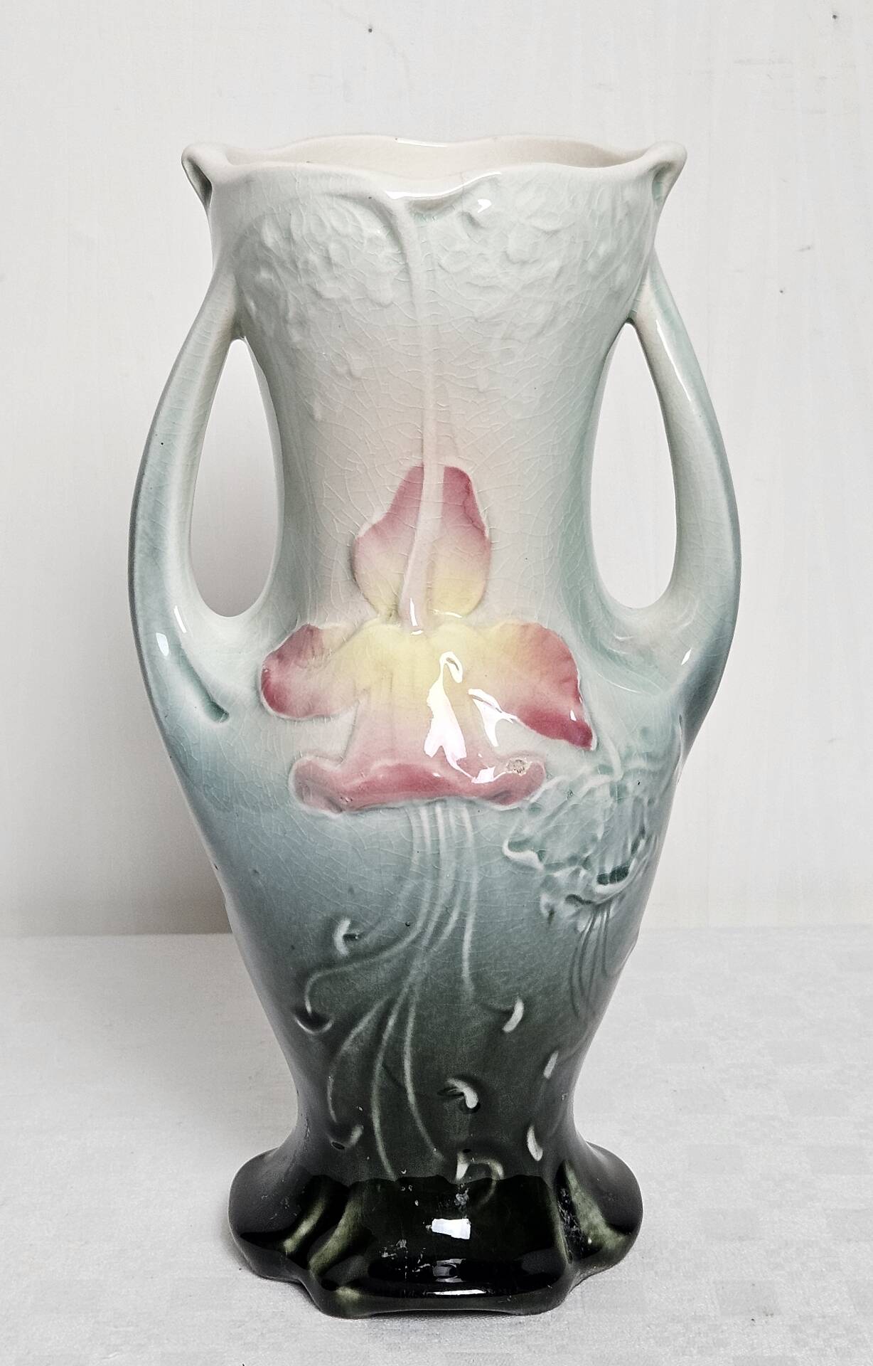 Vase barbotine iris Art nouveau