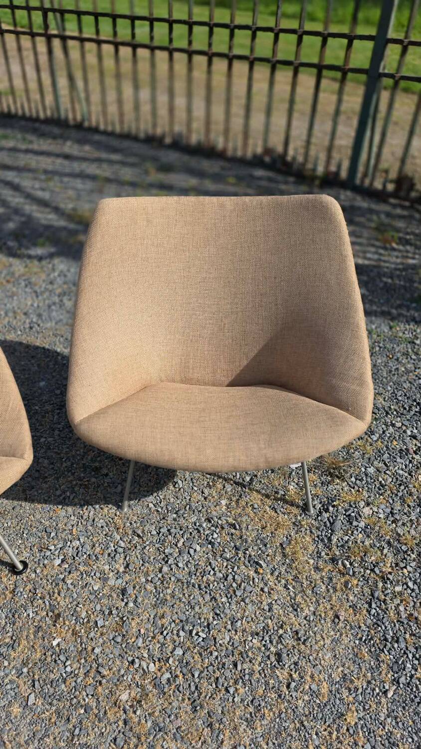 Pair of Oyster armchairs F156 and F157 by Pierre Paulin, late 1950s-60s.
