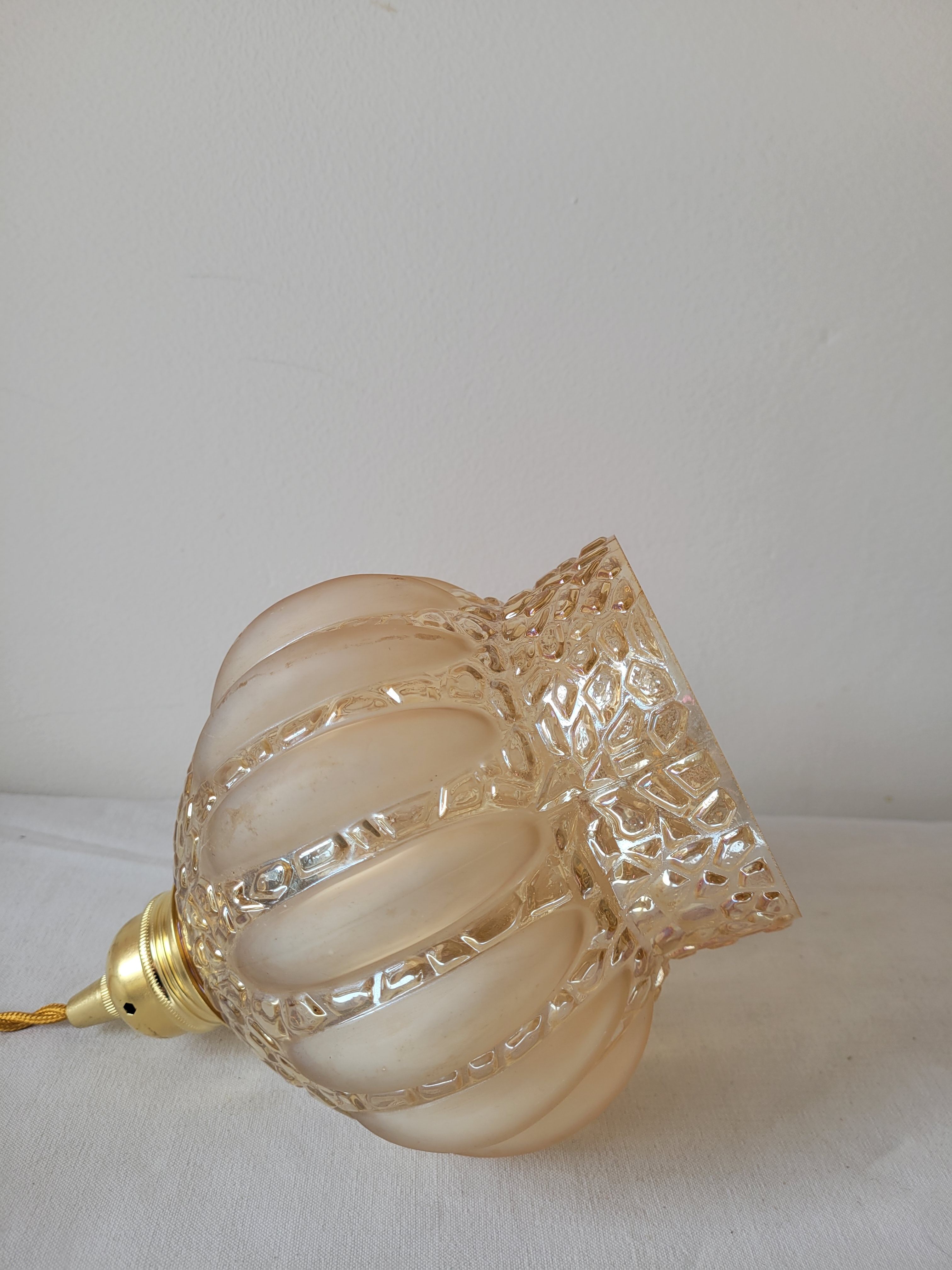 Amber molded glass pendant lamp