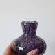 Petit vase en verre bullé et soufflé violet