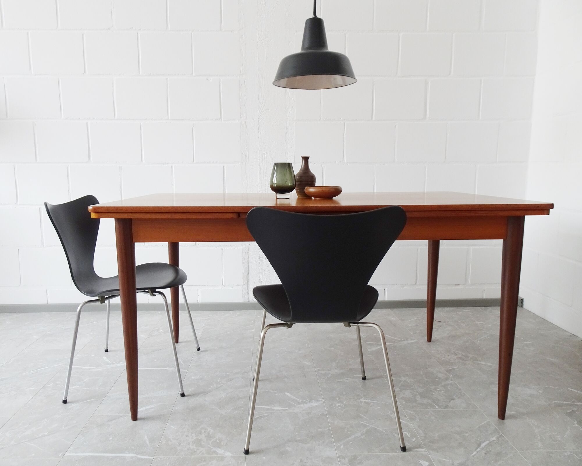 Chairs set by Arne Jacobsen for Fritz Hansen in black matt 60