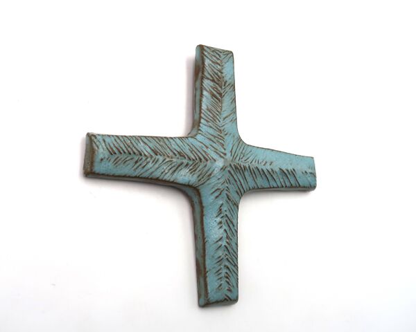 Croix murale en céramique bleu pâle signée Amphora, années 70