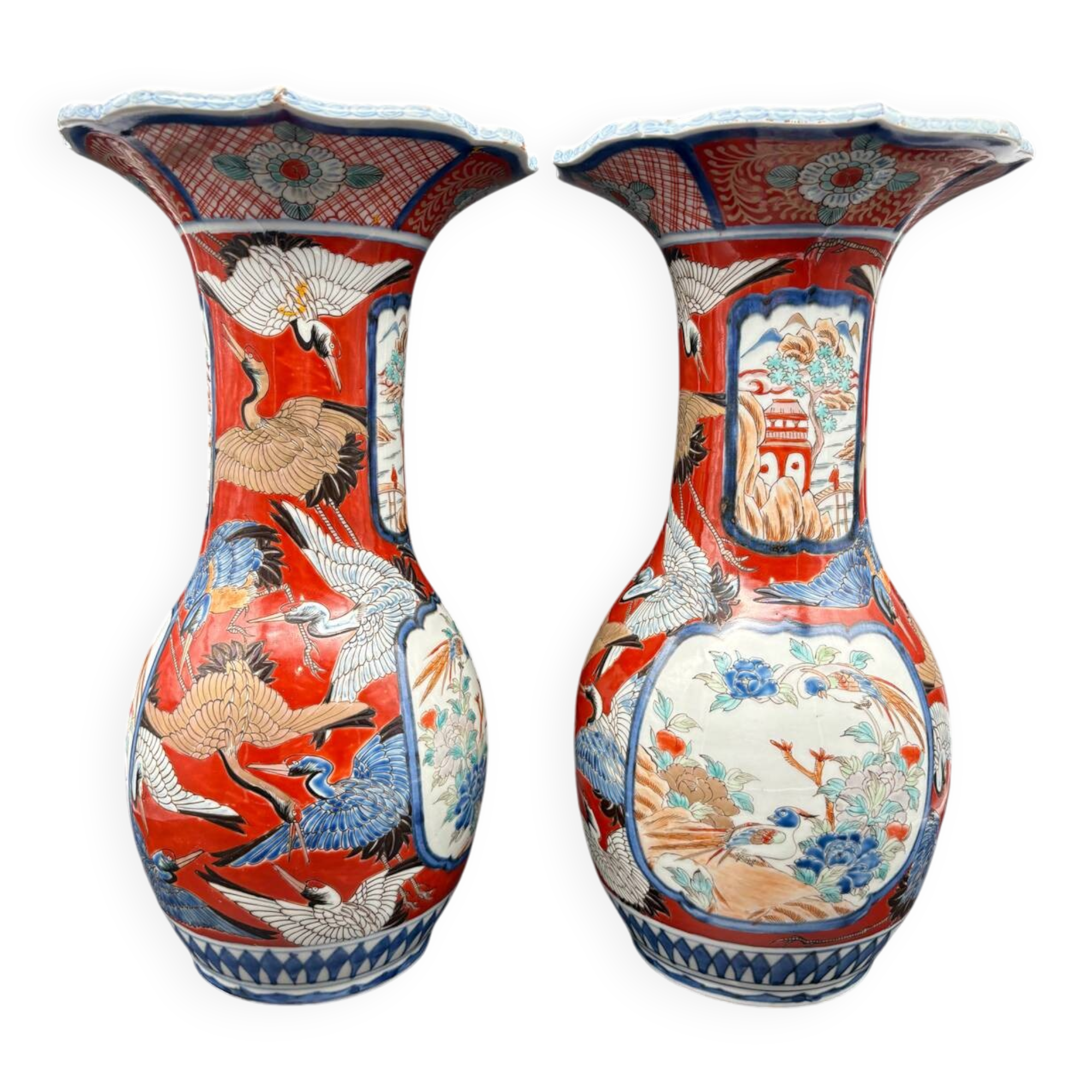 Paire de Vases Cornets Japonais Imari | Décor de Grues & Rouge de Fer
